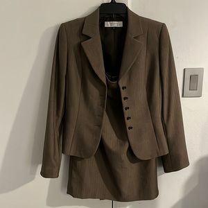 Tahari brown size 4 skirt suit